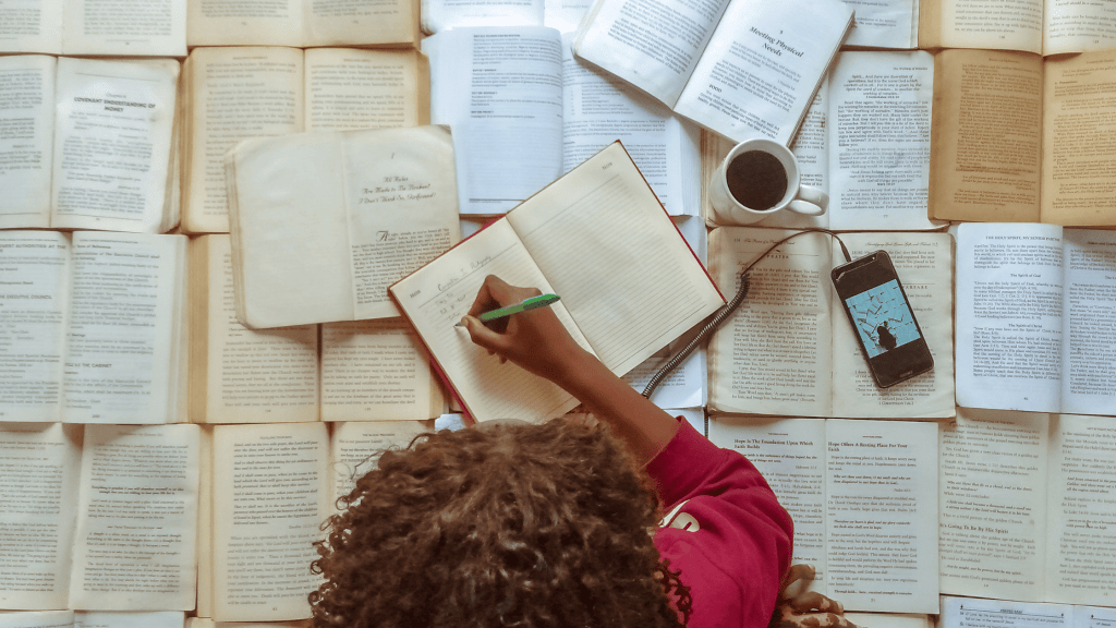 Del scroll al pensamiento crítico: recuperar el poder de&nbsp;leer