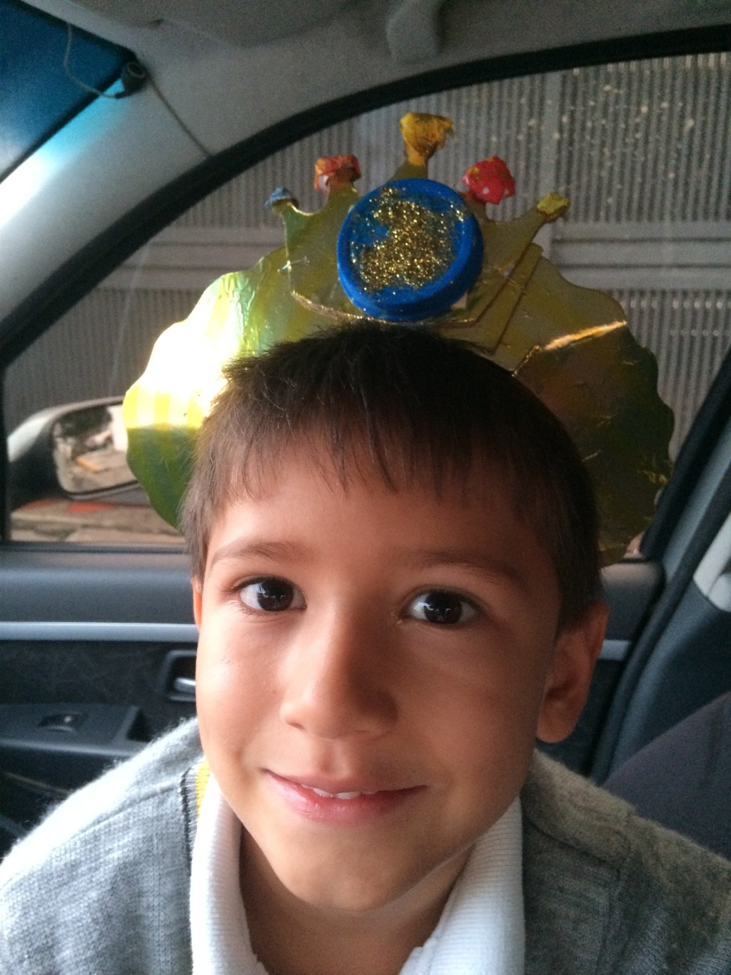 ¡Cuidado! Mamá haciendo&nbsp;manualidades